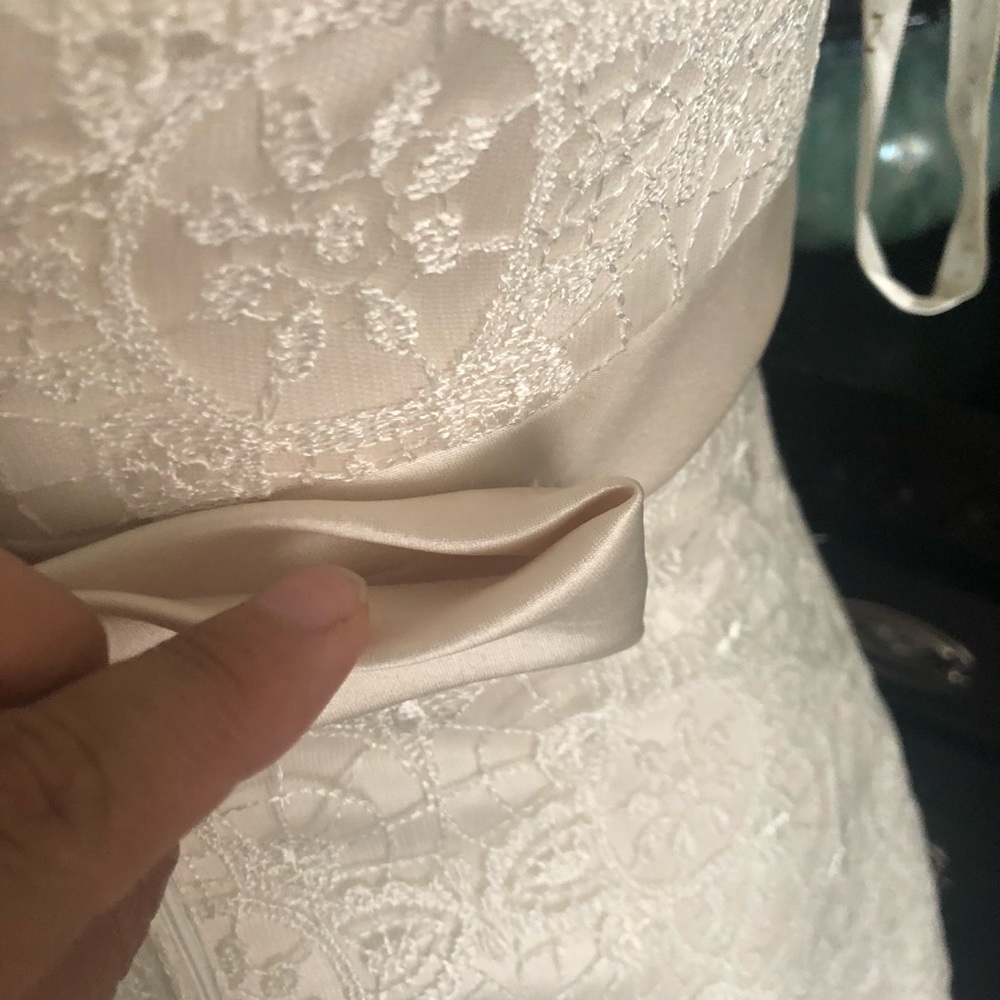 GALINA by David’s Bridal lace wedding dress - Picture 5 of 8